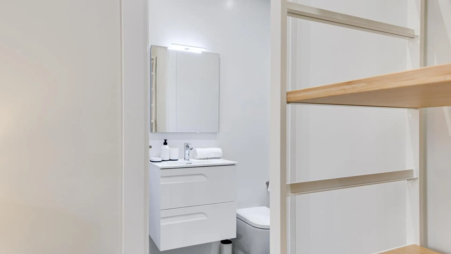 Lucasland Apartments Barcelona 0*,